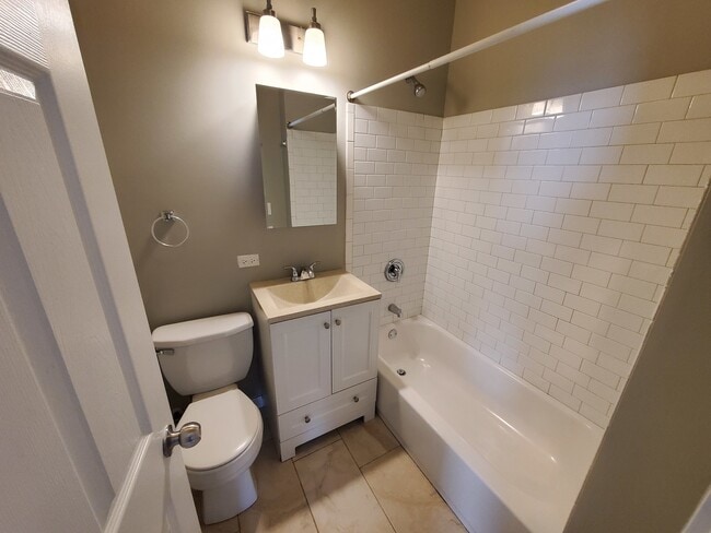 Photo - 1532 W 18th Pl Unit 2R