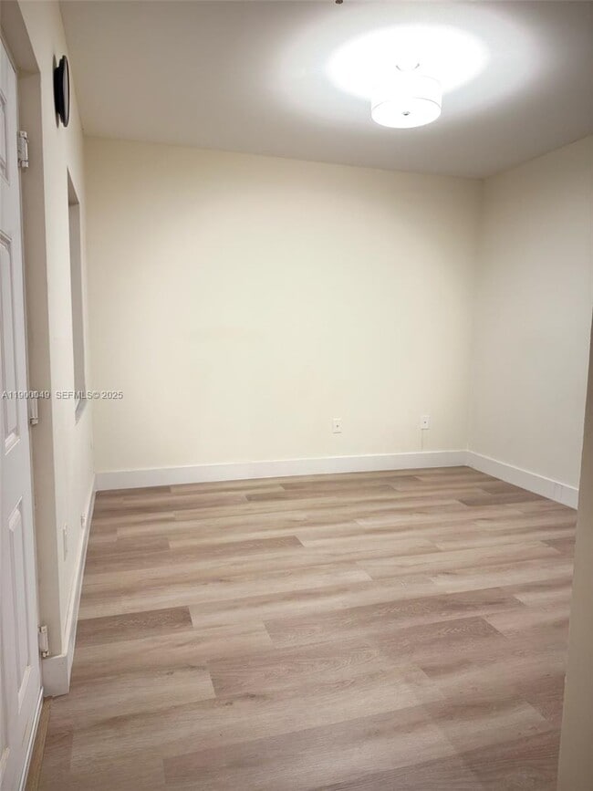 Building Photo - 1930 SW 2nd St Unit 3