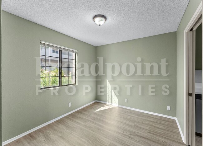Photo - 820 E 3rd Ave