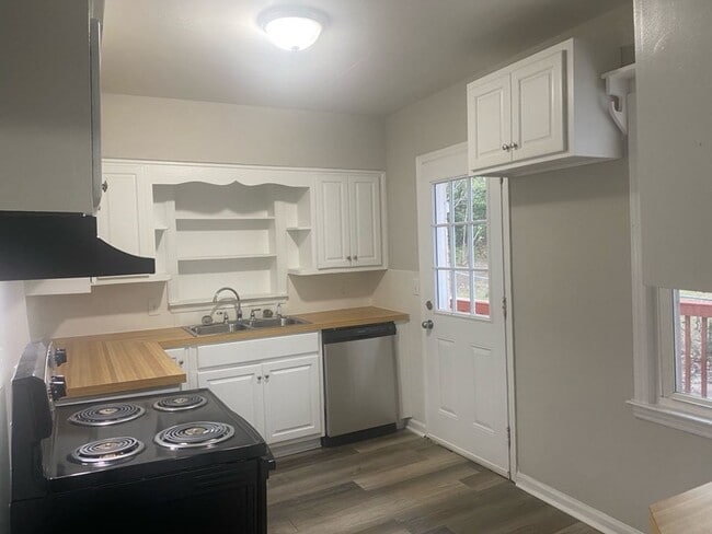Photo - Move in Special!!!! 3/1 Home with bonus room!