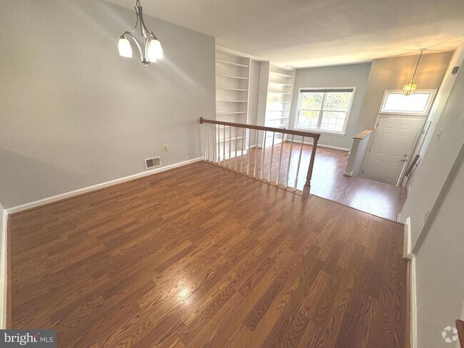 Building Photo - 7 Martins Square Ln Rental