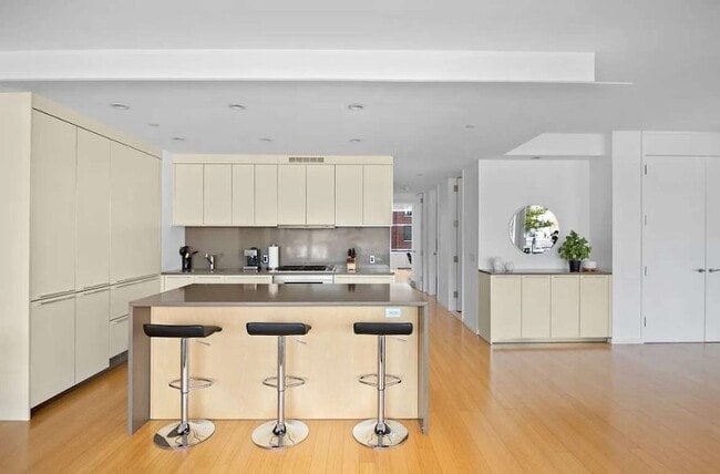 Photo - 245 W 19th St Unit PH1