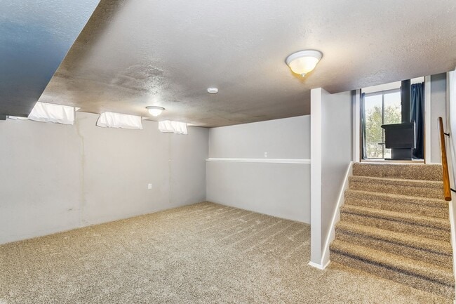 Photo - 873 E Greenway Ct