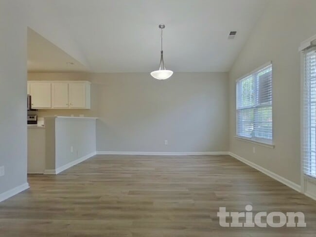 Photo - 212 Barnevelder Dr