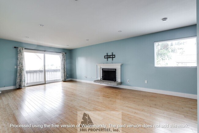 Building Photo - Welcome to this stunning 2-bedroom, 2-bath... Unit 130