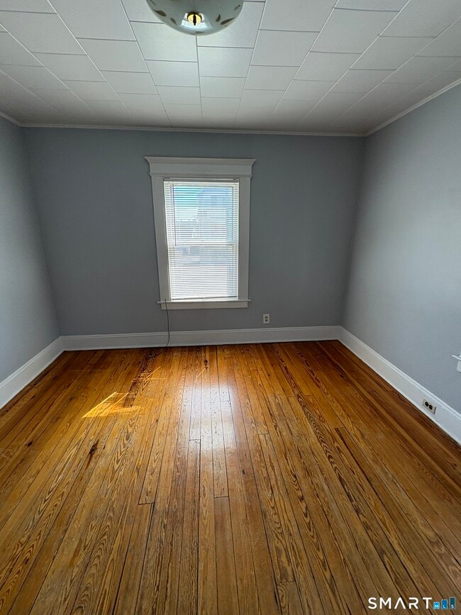 Photo - 225 Whiting Ln