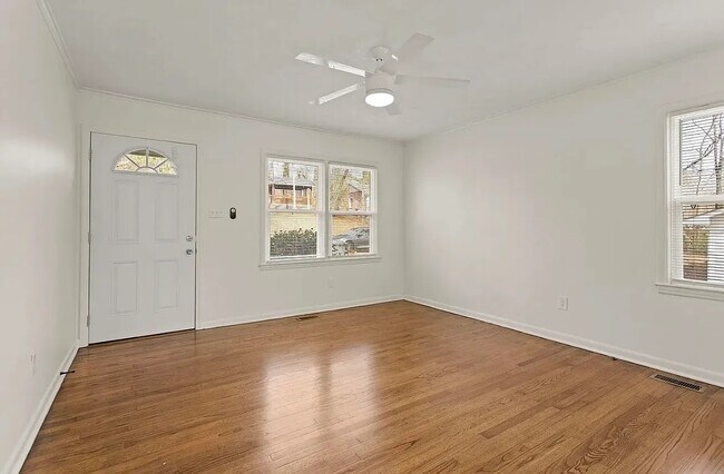 Photo - 407 Yardley Ct Unit B