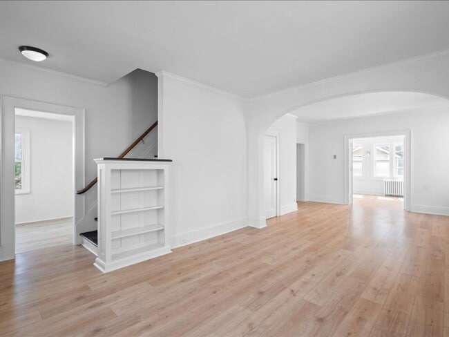 Photo - Spacious Pet Friendly 4 Bedroom Rental in ...