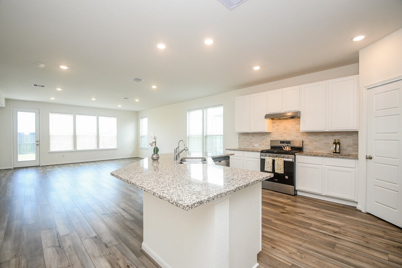 Photo - 3043 Kastania Ln