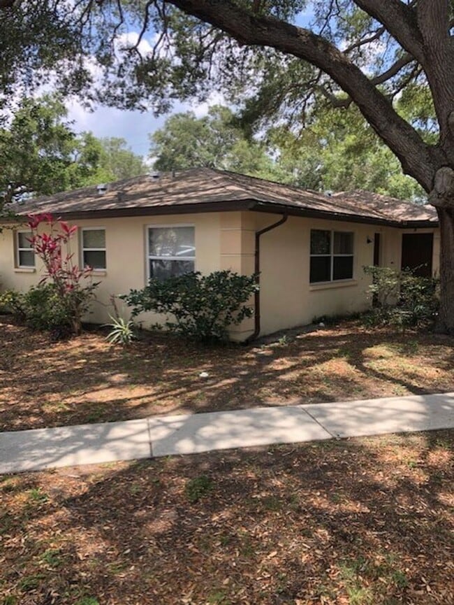Building Photo - 10876 Unit C