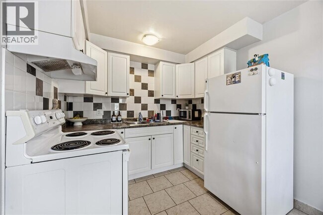 Photo - 205 FANE St