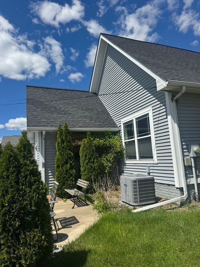Photo - Beautiful 3 Bedroom Home Near the Detroit River!