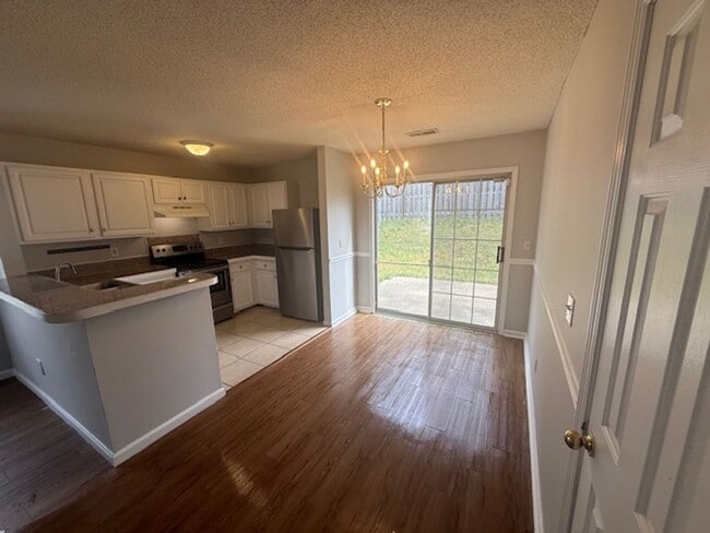 Photo - 148 Pinemast Court