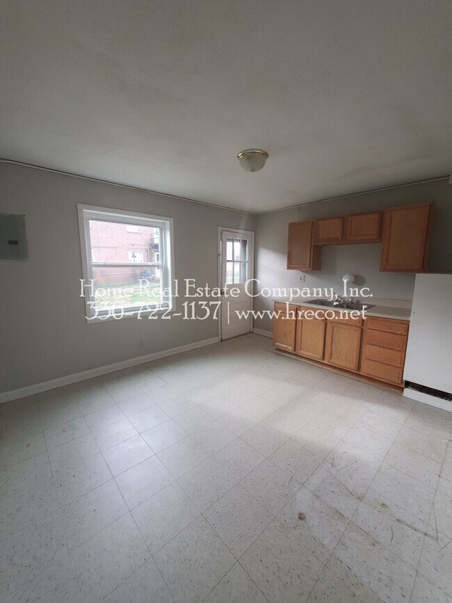 Photo - 613 W Twenty-Third St Unit 613-B