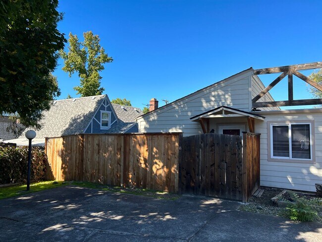 Photo - 6600x3n - 1042, 1044, 1046, 1048 Woodrow Lane Unit 1048