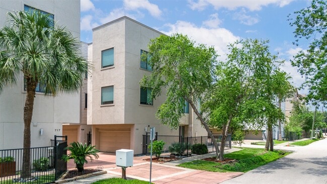 Building Photo - 731 Reinerman St Rental