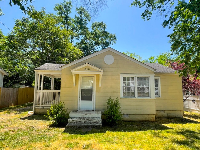 Photo - 618 Perry Rd