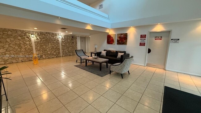 Building Photo - 140 Lakeview Dr Unit 208