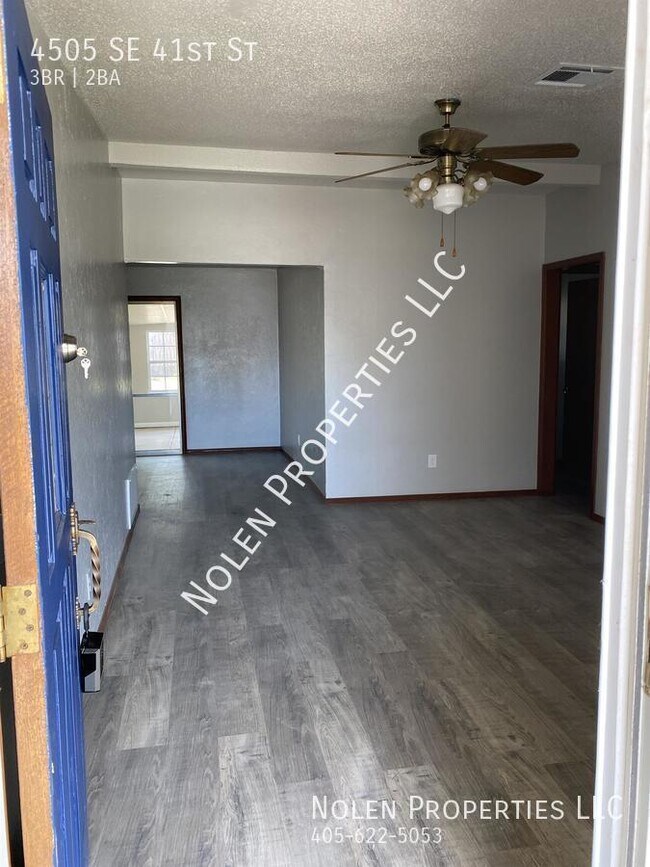 Photo - 4505 SE 41st St