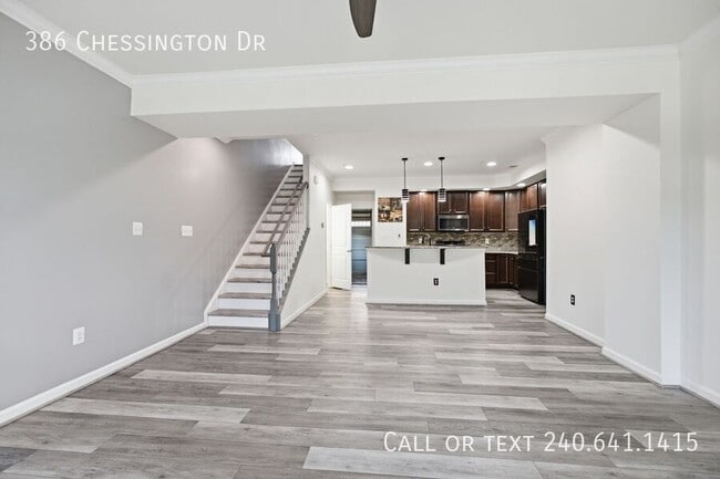 Photo - 386 Chessington Dr