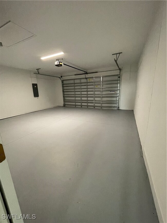 Building Photo - 1316 NE 1st Pl