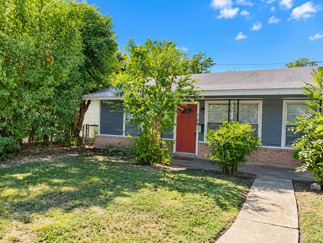 766-768 Edgebrook