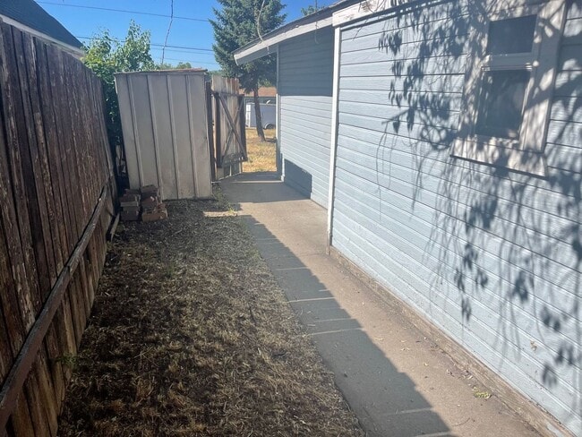 Photo - 313 E Lowell St