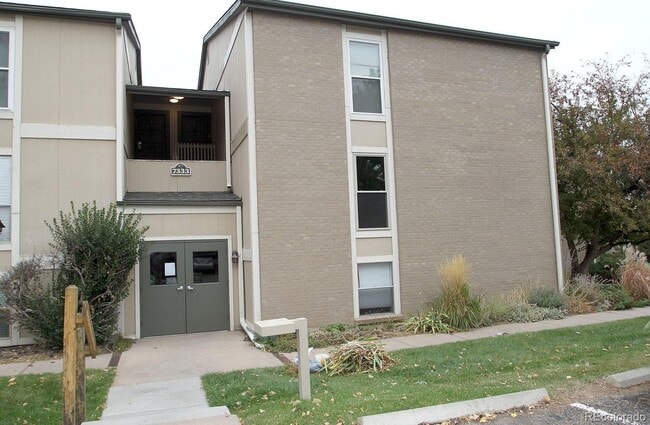 Building Photo - 3 bed 2 bath Condo in Centennial! Unit D