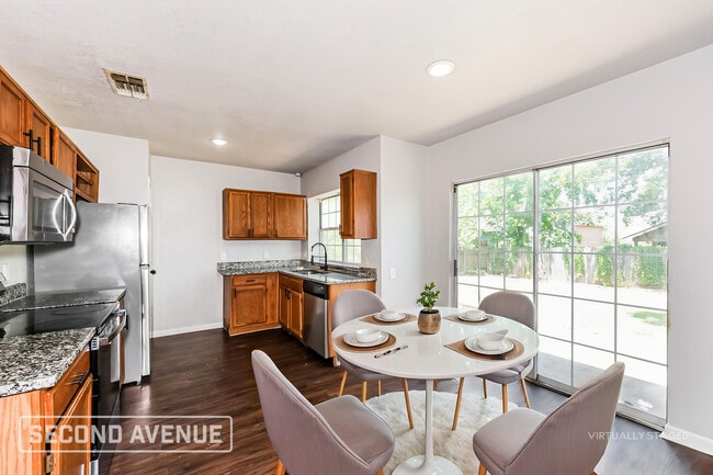 Photo - 2712 Creekwood Ln