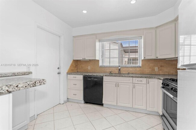 Photo - 9125 Carlyle Ave