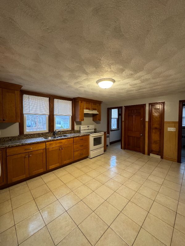 Photo - 83 Farnum Pike