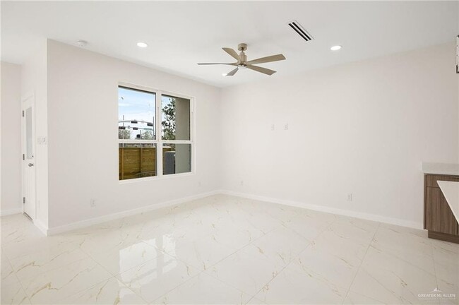 Photo - 17 Bicentennial Blvd