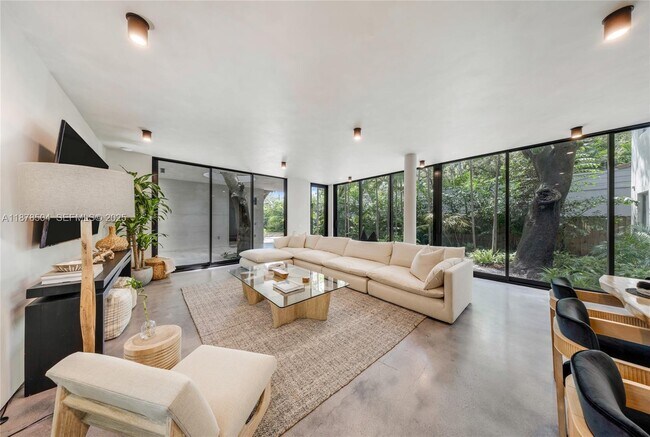 1000 NW 9th Ct