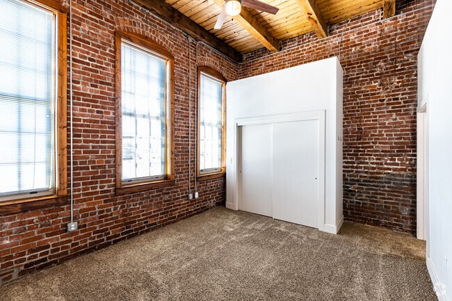 3BR, 2BA - 1296SF