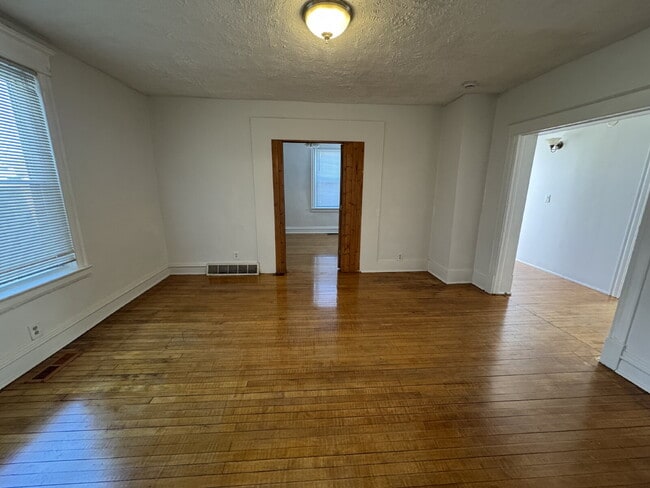 Photo - 2522 5th St NE