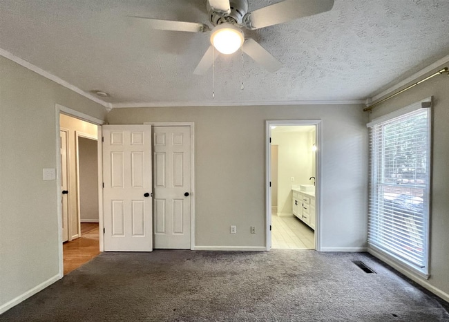 Photo - 110 Sawmill Rd E