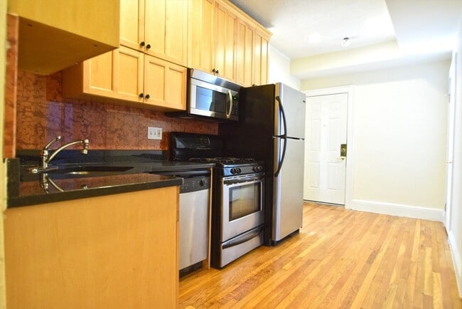 Photo - 73 Thatcher St Unidad 302 Rental