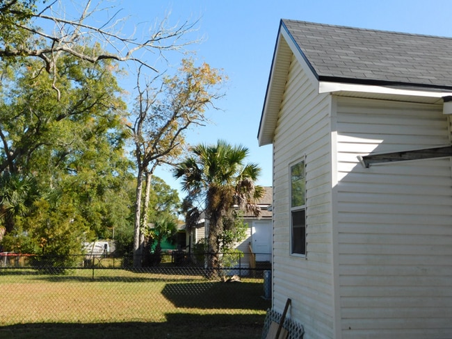 Photo - 1267 W 4th St