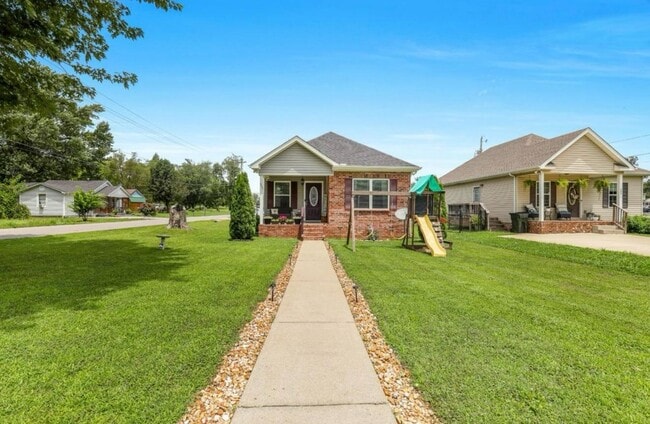 Photo - 397 W McGlothlin St