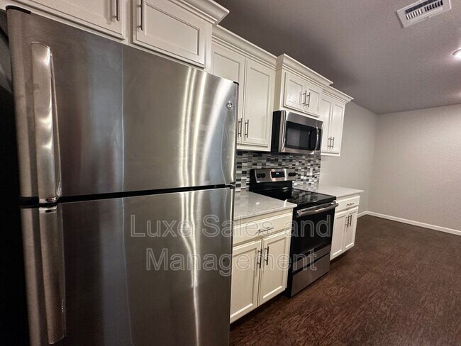 Photo - 11416 N Lincoln Blvd