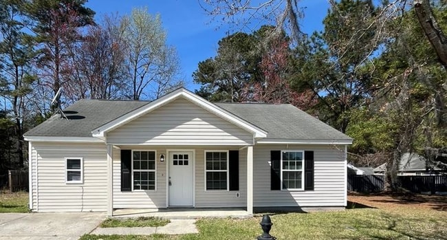 Move-in Ready! Charming 3 Bedroom 2 Bathro... - Move-in Ready! Charming 3 Bedroom 2 Bathro... House