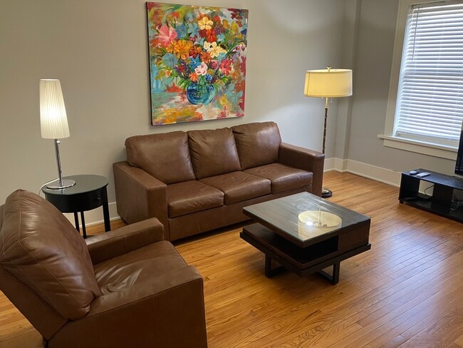 Building Photo - 17 W 1st St Unit 17-3