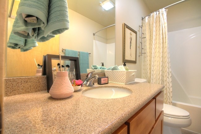 229 Lakelawn *Student Housing*