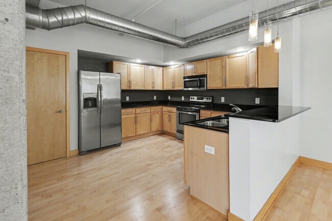 Photo - Condo - $1900 Rent - 2 bed