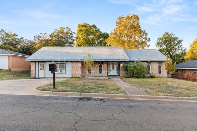 Building Photo - 8907 Panther Dr