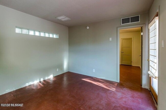 Photo - 2110 E Water St