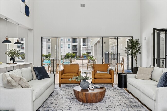 Photo - 14807 Woodland Hills Dr Unidad 7104