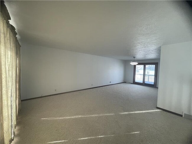 Photo - 820 Colliers Way