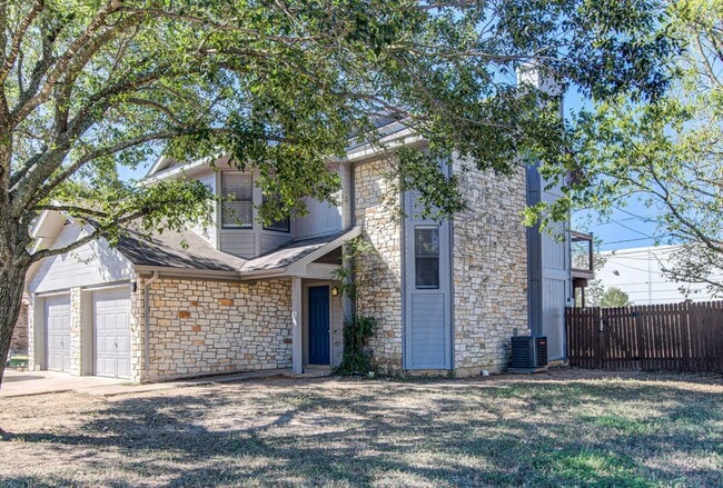 Building Photo - 1205/1207 Gregory Ln Unit -1205