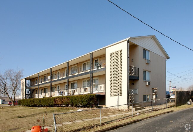 Photo - 3400 Camp Chase Dr Apartments